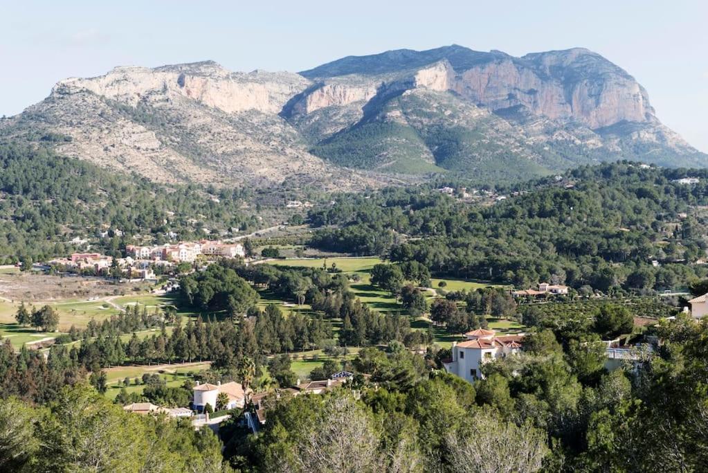 Casa Junto Golf La Sella Y Centro Budista Sakya Muntanya la Sella ภายนอก รูปภาพ