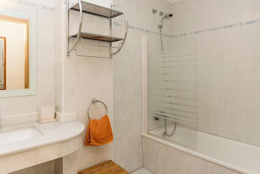 Casa Junto Golf La Sella Y Centro Budista Sakya Muntanya la Sella ภายนอก รูปภาพ